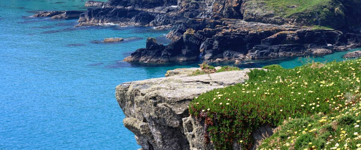 Lizard Peninsula , Coastline