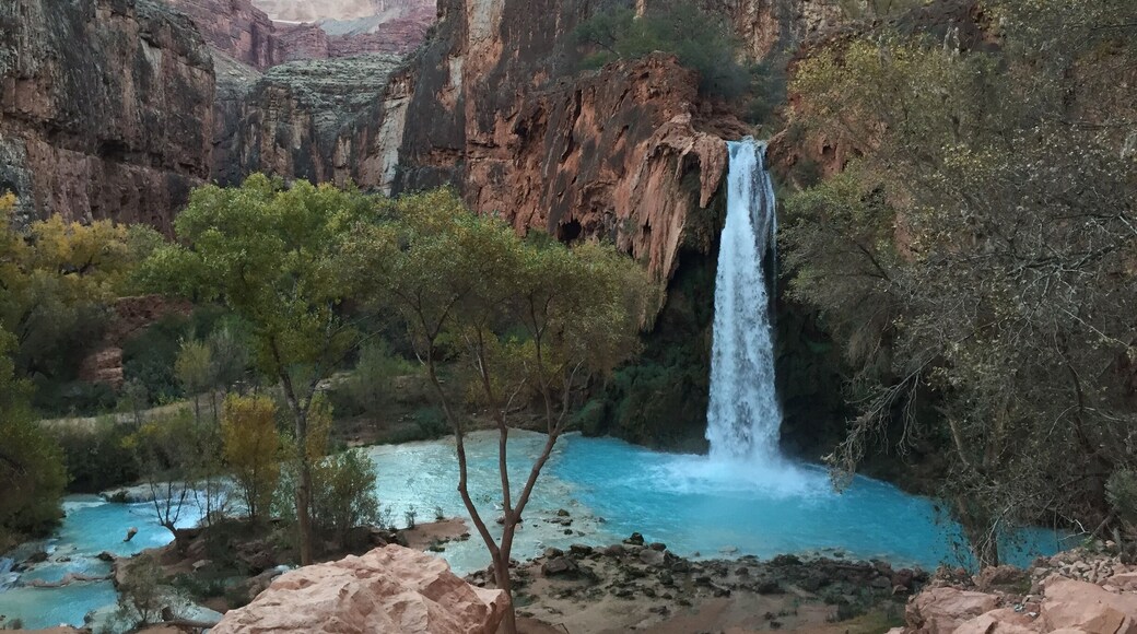 Urquhart Castle and Loch Ness, are they really worth a visit on a trip to Scotland? Our answer is yes, but only if you are already going to be nearby or taking a road trip through Scotland. Sure, Loch Ness is a great place to visit, but there are better places to see in Scotland first. For more information, read this: http://www.earthtrekkers.com/loch-ness-urquhart-castle-worth-visiting/