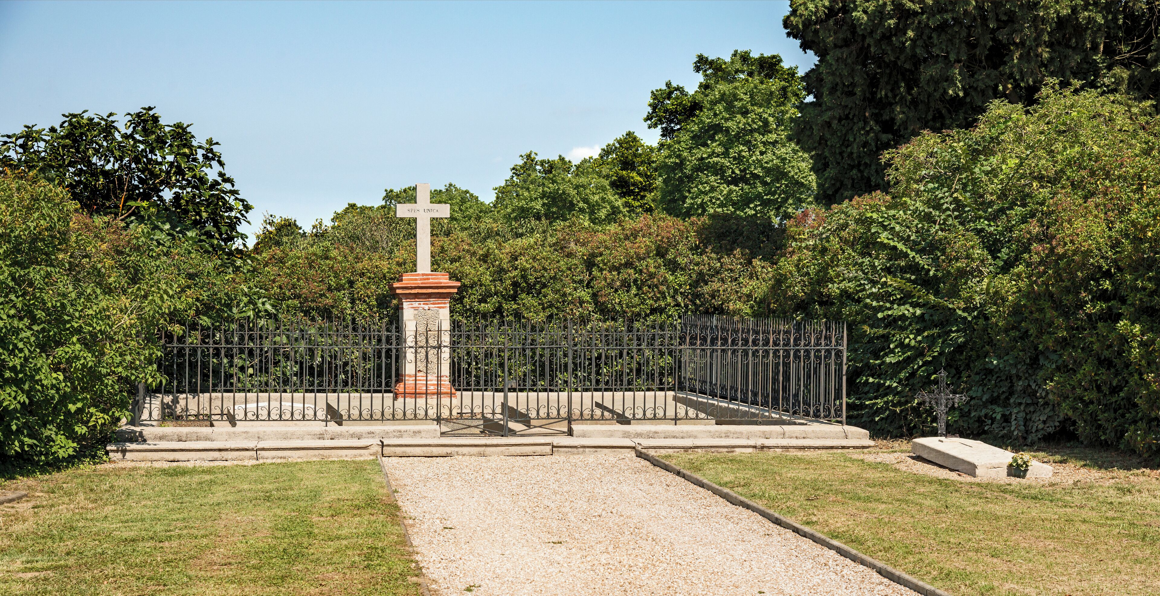 This building is inscrit au titre des Monuments Historiques. It is indexed in the Base Mérimée, a database of architectural heritage maintained by the French Ministry of Culture, under the reference PA00094656 .