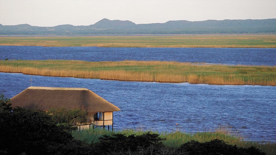 Hluhluwe showing landscape views, tranquil scenes and wetlands