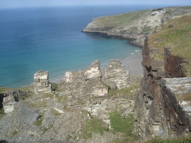 Rock pinnacles in West Quarry These 'stalks' of rock were left behind by the quarry workers because they had inferior quality slate. 'West Quarry' (sic) is the most southerly of several slate quarries on the coast between Tintagel and Trebarwith, the last of which closed in 1937.