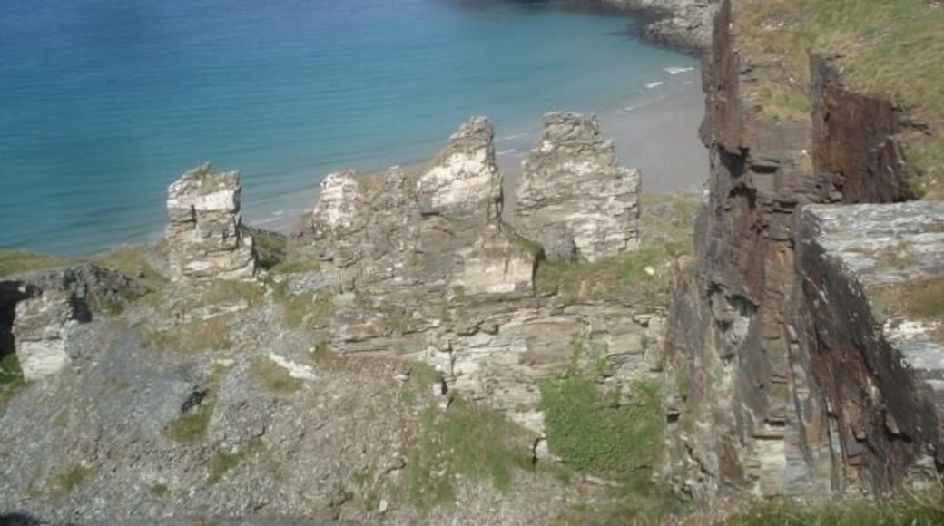 Rock pinnacles in West Quarry These 'stalks' of rock were left behind by the quarry workers because they had inferior quality slate. 'West Quarry' (sic) is the most southerly of several slate quarries on the coast between Tintagel and Trebarwith, the last of which closed in 1937.