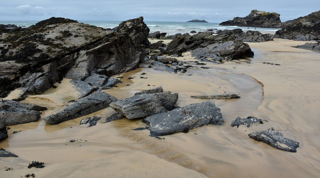 Trevone Bay beach, Padstow, North Cornwall is located to the south of Trevose Head and to the north of Harlyn Bay. one of only eight beaches that have received the award in Cornwall.
This gently shelving, sandy beach is surrounded by cliffs and situated in an area of great geological interest
The beach has golden sand and little alcoves to sit and watch away the day
The cliffs to the north east of the beach provide fantastic walks and views to Hawkers Cove, the Camel Estuary and beyond. The cliff has a large blowhole as well, which appears on top of the cliff, so beware of getting too close to the edge if you're not good with heights