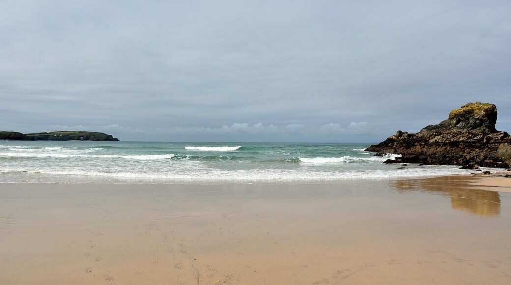 Trevone Bay beach, Padstow, North Cornwall is located to the south of Trevose Head and to the north of Harlyn Bay. one of only eight beaches that have received the award in Cornwall.
This gently shelving, sandy beach is surrounded by cliffs and situated in an area of great geological interest
The beach has golden sand and little alcoves to sit and watch away the day
The cliffs to the north east of the beach provide fantastic walks and views to Hawkers Cove, the Camel Estuary and beyond. The cliff has a large blowhole as well, which appears on top of the cliff, so beware of getting too close to the edge if you're not good with heights