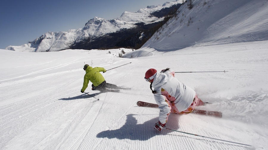 Aix-en-Provence featuring snow and snow skiing as well as a small group of people