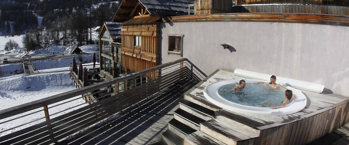 Aix-en-Provence qui includes neige, hĂŽtel et piscine