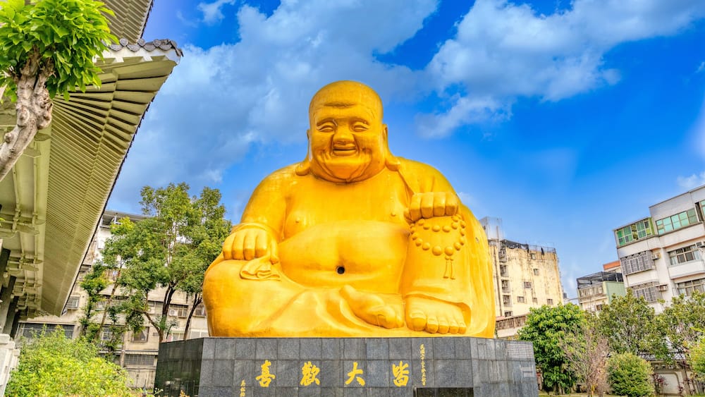 金色の笑う大仏様!台湾台中「宝覚寺」鷲屏山 / 弥勒大仏像(布袋)観光スポット