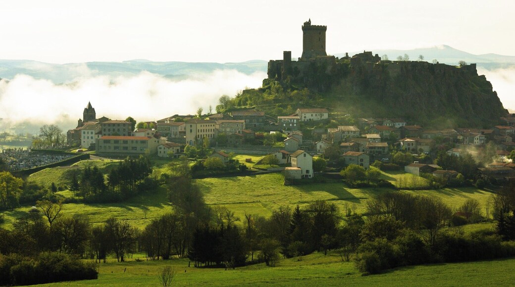 La forteresse de Polignac au levé du jour.