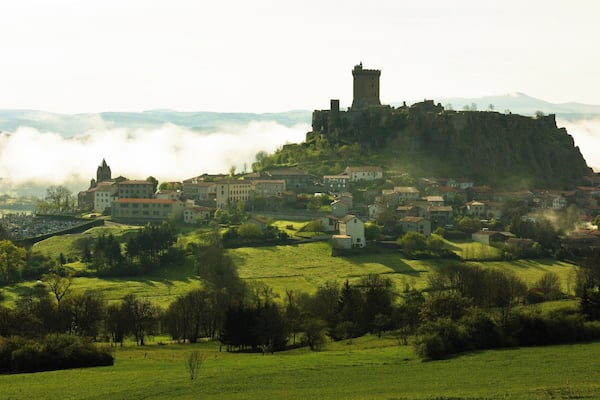 La forteresse de Polignac au levé du jour.