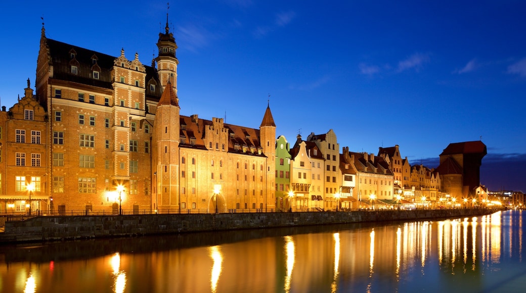 Gdánsk kran som viser by, elv eller bekk og nattbilder
