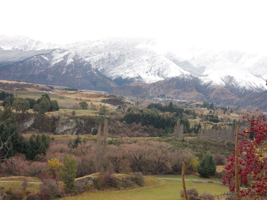Taking Crowd range road to Wanaka... No winter tires. Fun time!