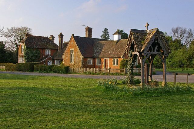 Former school. Grade II listed former school, dating from around 1860, now converted into a house. For listing particulars see http://www.heritagegateway.org.uk/Gateway/Results_Single.aspx?uid=290252&resourceID=5. On the right is the pump shelter, also grade II listed (see 1268495).