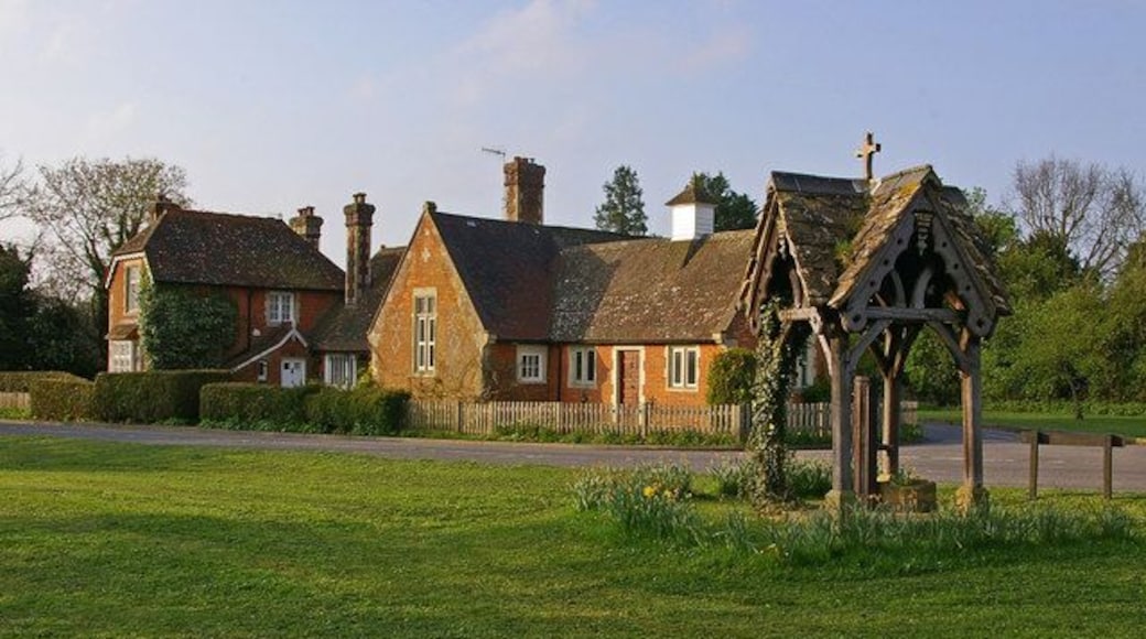 Former school. Grade II listed former school, dating from around 1860, now converted into a house. For listing particulars see http://www.heritagegateway.org.uk/Gateway/Results_Single.aspx?uid=290252&resourceID=5. On the right is the pump shelter, also grade II listed (see 1268495).