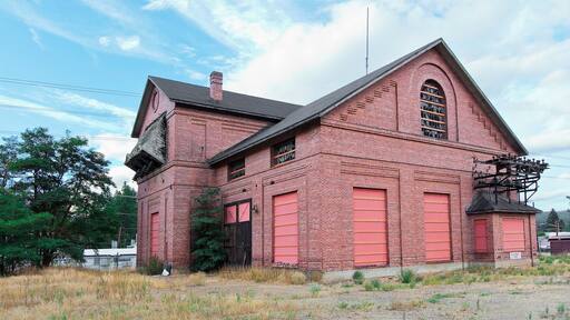 This substation was built in 1919 when the 208 mile section from Othello to Tacoma was first electrified. It converted 100,000-volt AC current to 3000-volt DC current, which was then fed to the locomotives via a catenary above the track. These locomotives were more powerful than their steam-powered forefathers, required less maintenance and service, and even recharged their batteries via regenerative braking.