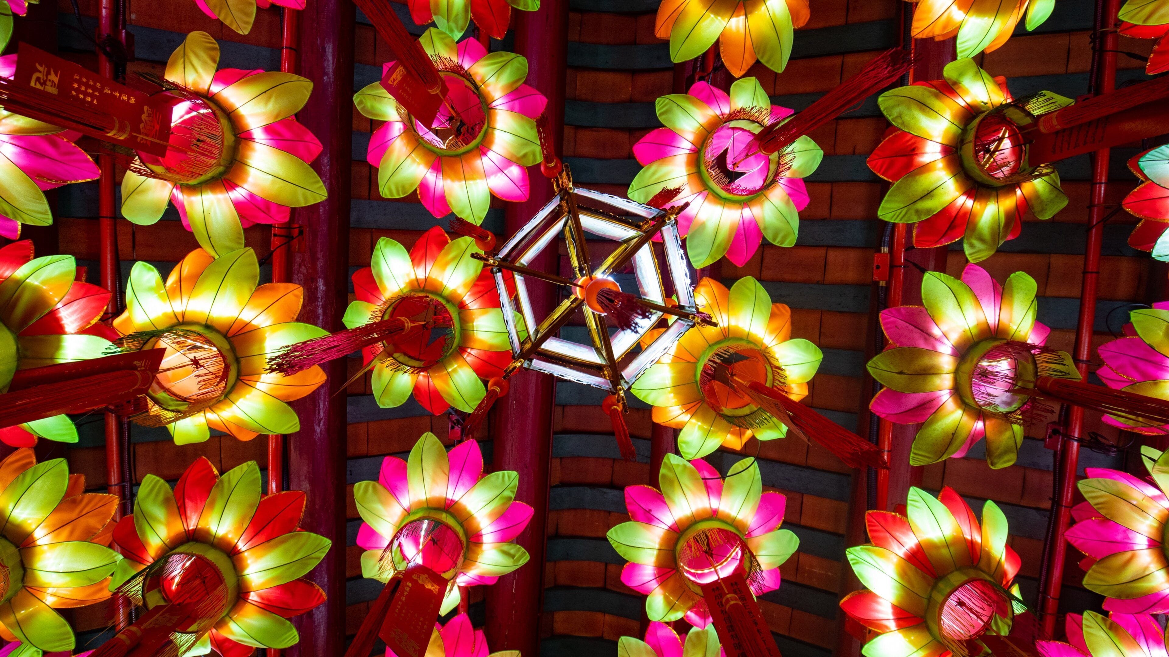 Pak Tai Temple featuring interior views