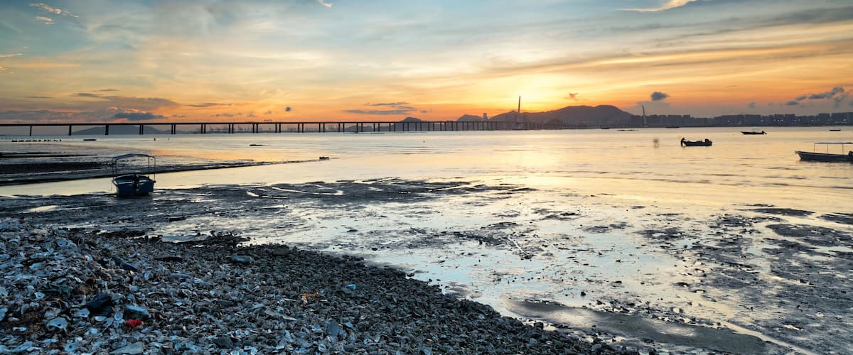 E62Y0F Sunset beach in hong kong  Lau Fau Shan