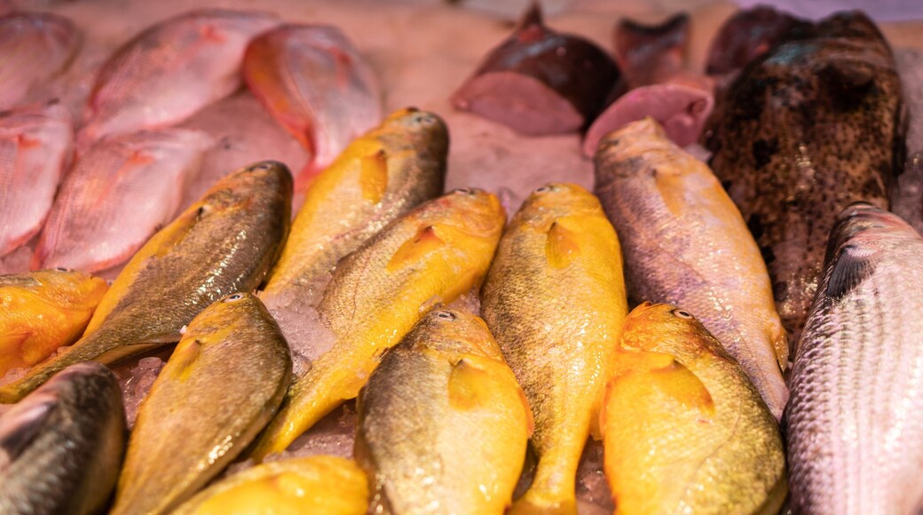 Wan Chai Market featuring markets and food