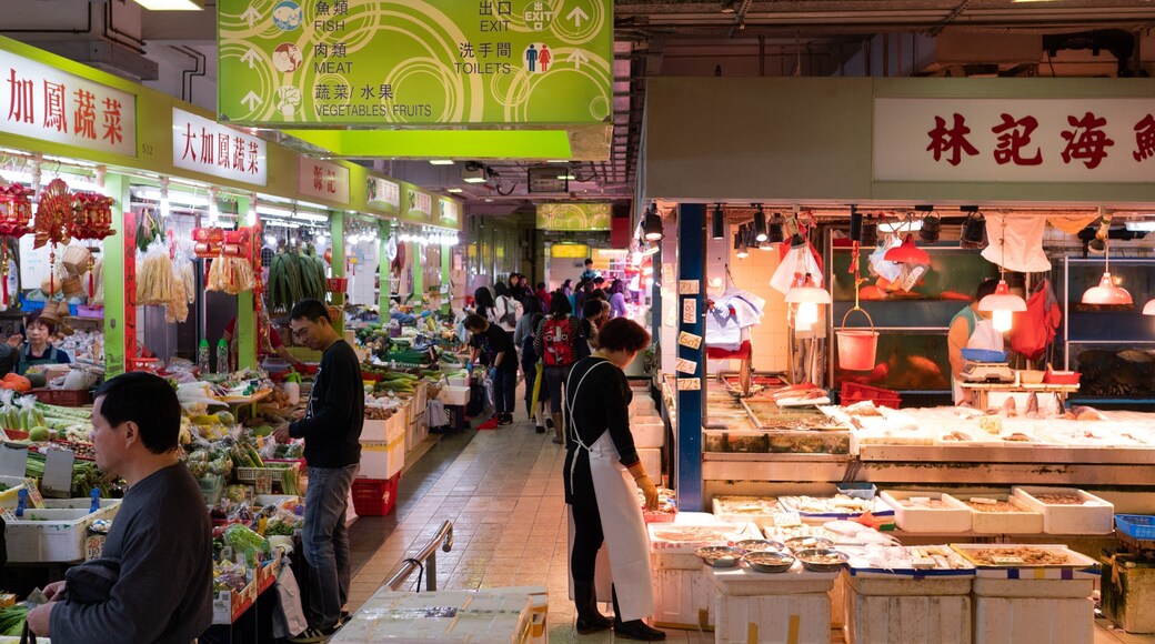 Wan Chai Market which includes markets, interior views and food