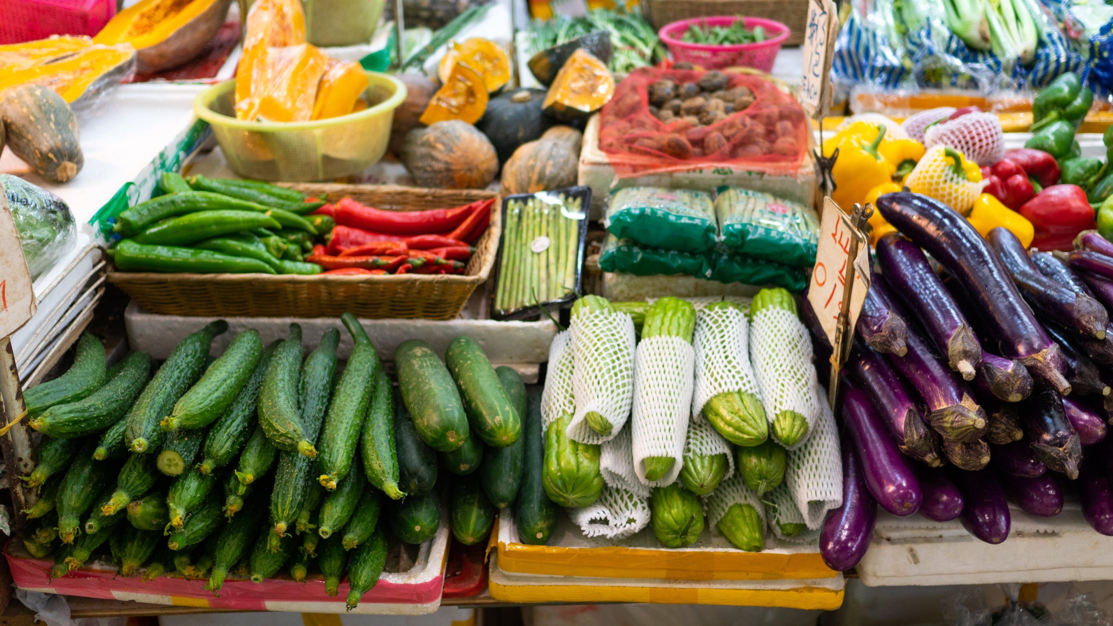 Wan Chai Market showing food and markets