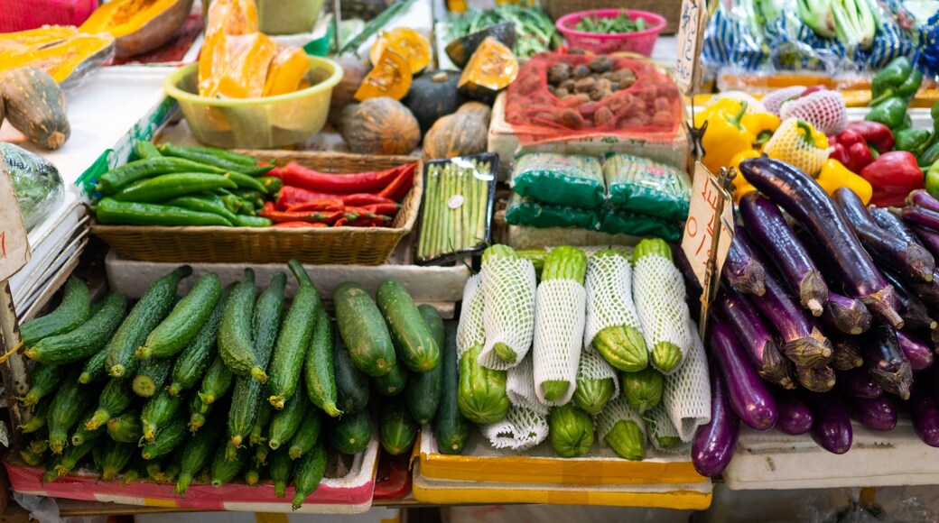 Wan Chai Market showing food and markets