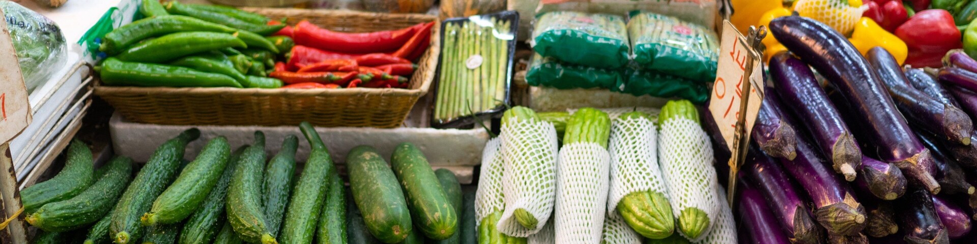 Wan Chai Market showing food and markets