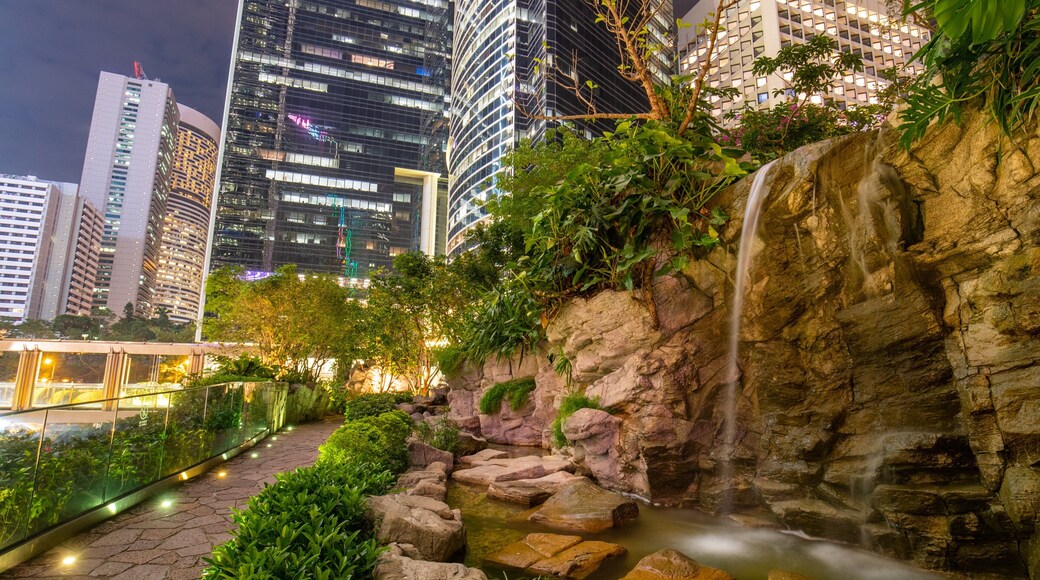 Cheung Kong Park which includes a city, night scenes and a park