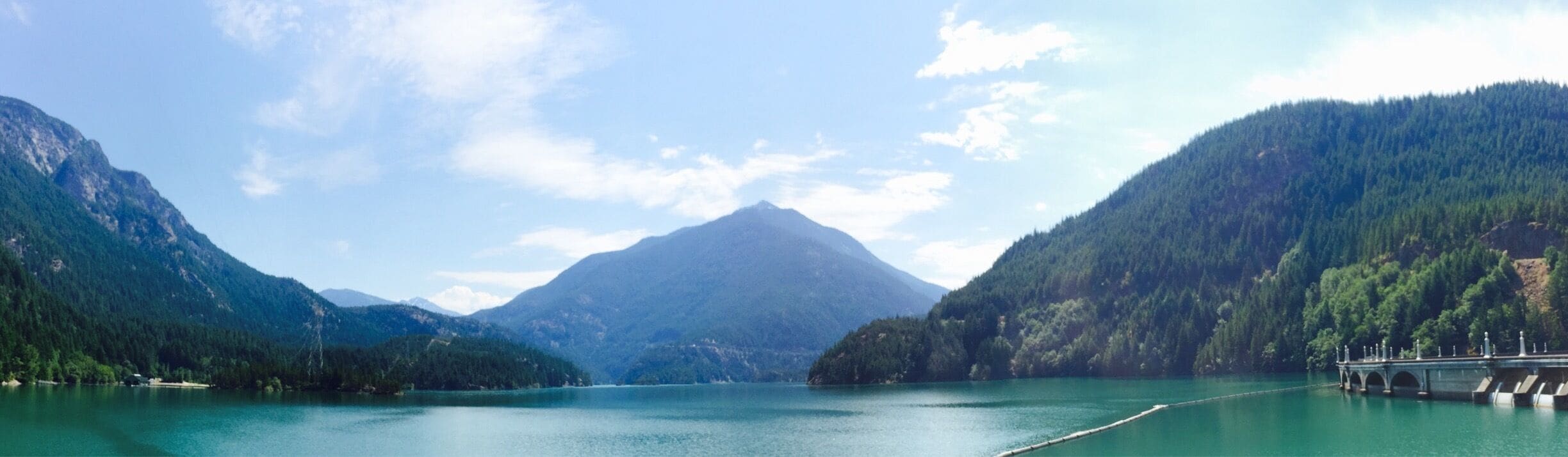 If you're driving threw the cascades, you need to stop and take a look at this amazing lake. 