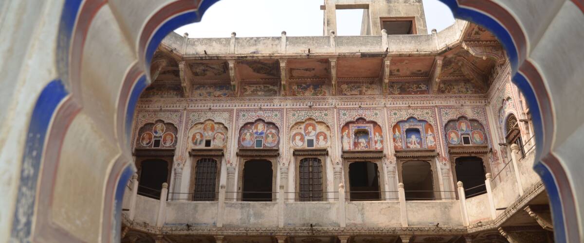 Stunning architecture offside the touristic trails: haveli in the city of Bikaner in Rajasthan, India