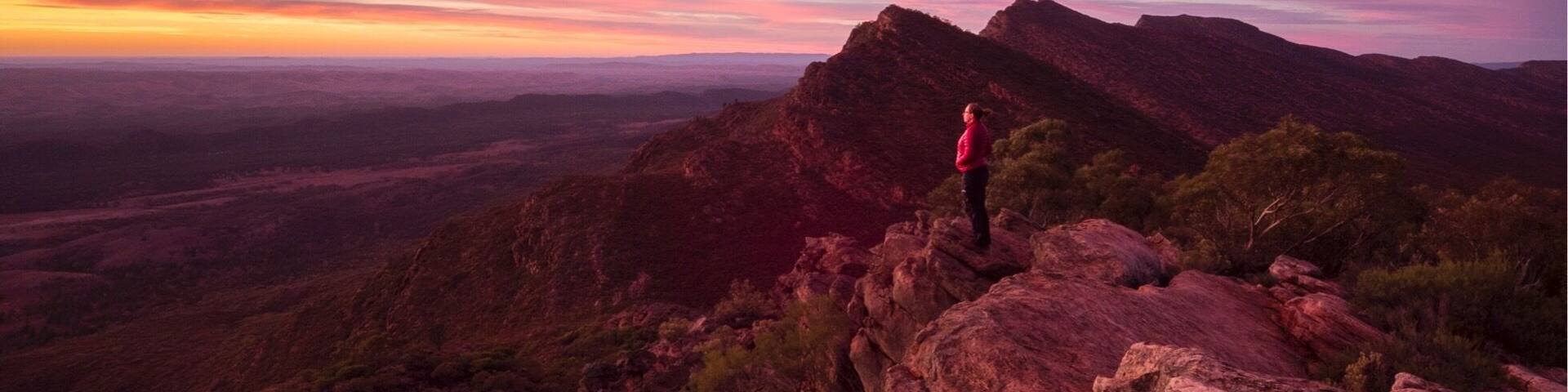 If you’re heading to the Australian outback make sure you check out the Flinders Ranges in South Australia (5 hours drive from Adelaide!) I hiked in Wilpena Pound and even did a sunrise hike up Mount Ohlssen-Bagge to capture this. 💗💗