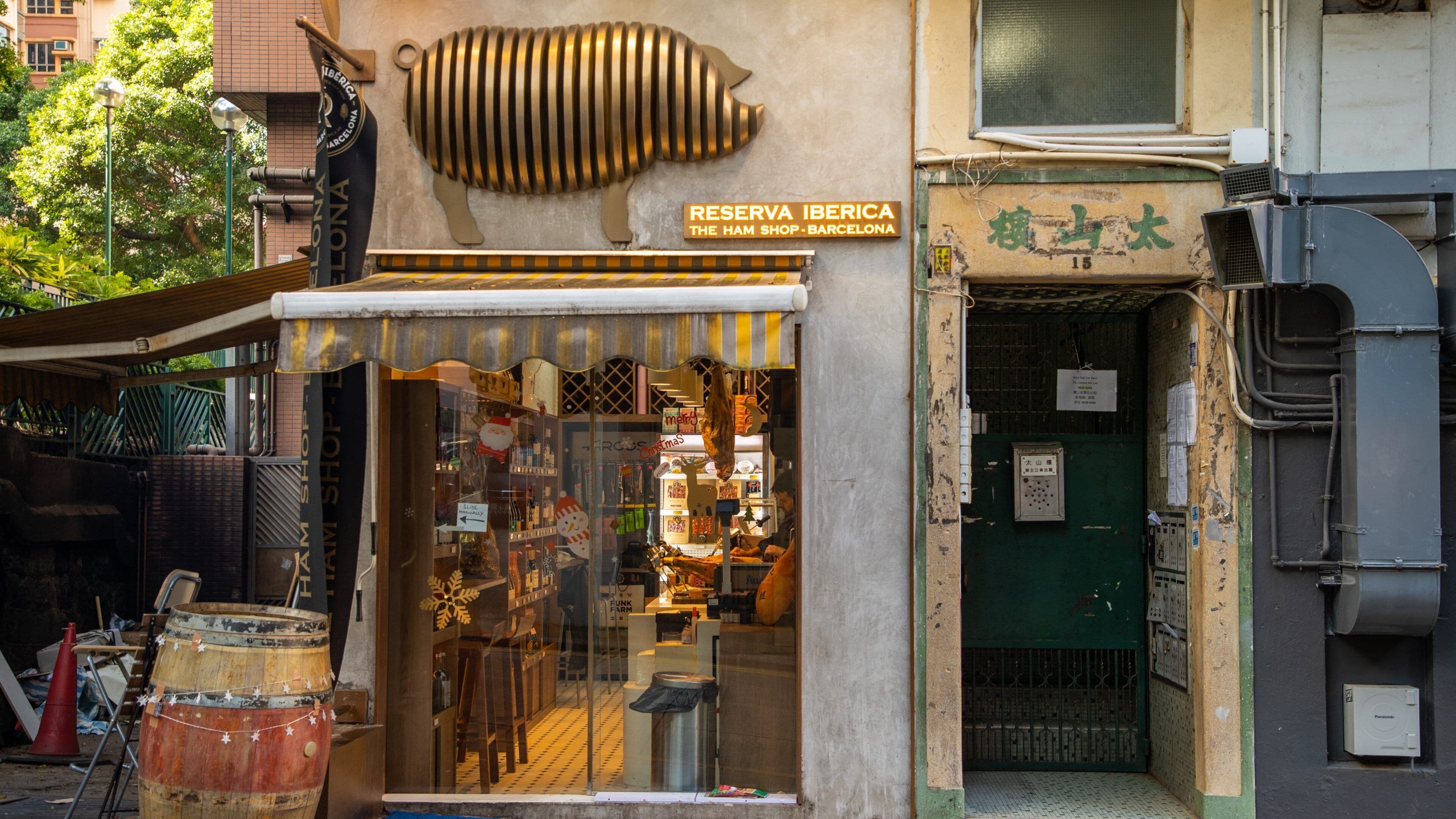 Tai Ping Shan Street which includes signage
