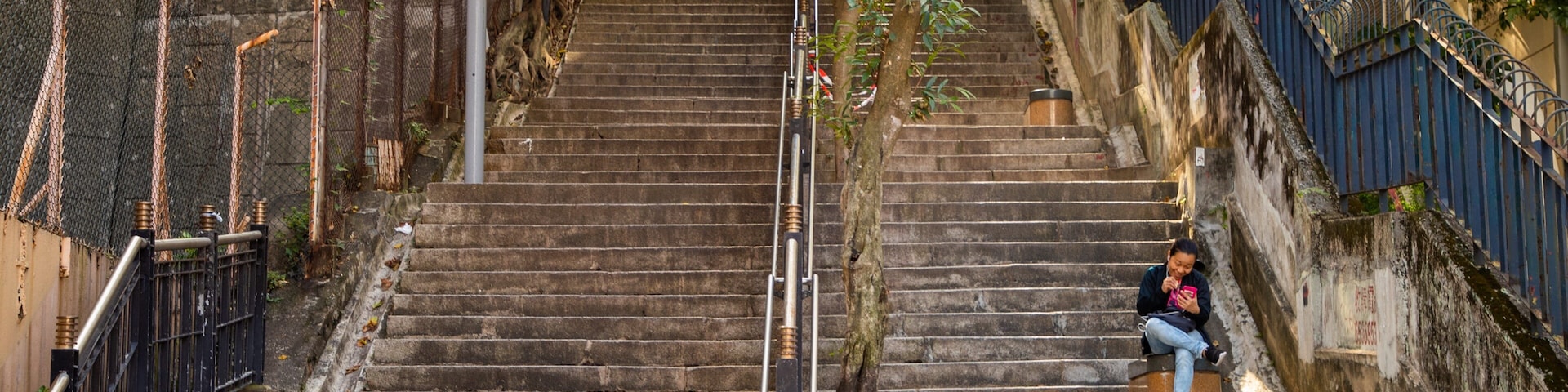 Ladder Street showing street scenes