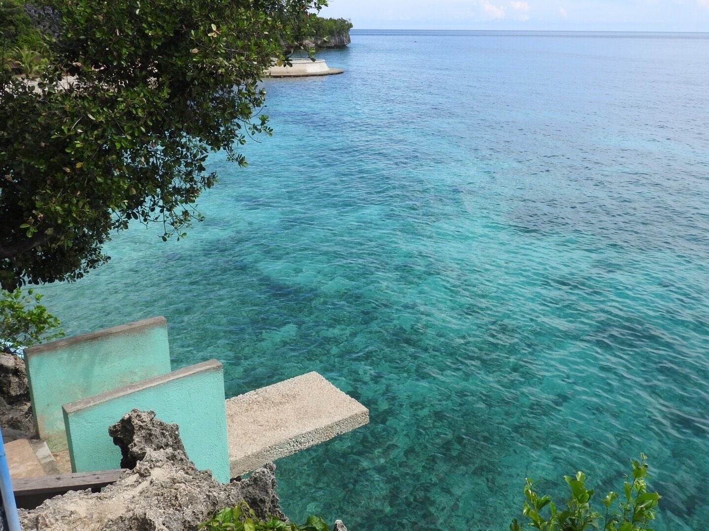 The eastern tip of Siquijor island you can find Salagdoong beach. This small beach encloses turqoise waters and diving platforms at different heights. 

#nature #beach #diving #philippines

9 more Siquijor top spots here: https://www.geekyexplorer.com/must-visit-places-siquijor-island-philippines/