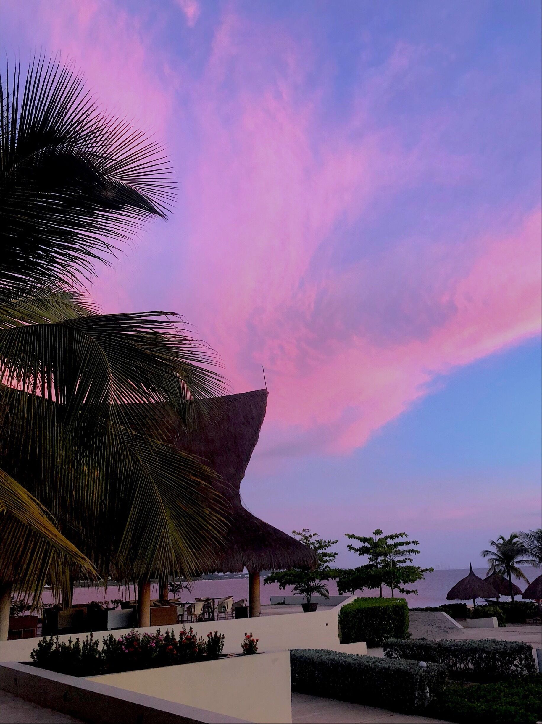Subset at Beach Club in Conrad Cartagena.

#LifeAtExpedia
#WeLoveOurMarkets
#LATAM
#BVSBlue