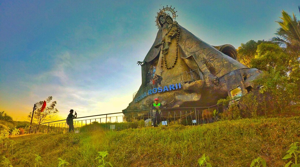 Our Lady Regina Rosarii