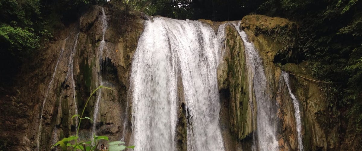 Daranak Falls nestles quietly at the foot of the Tanay mountains, it's a 14 meter high waterfalls cascading into a deep catch basin that serves as its natural pool.