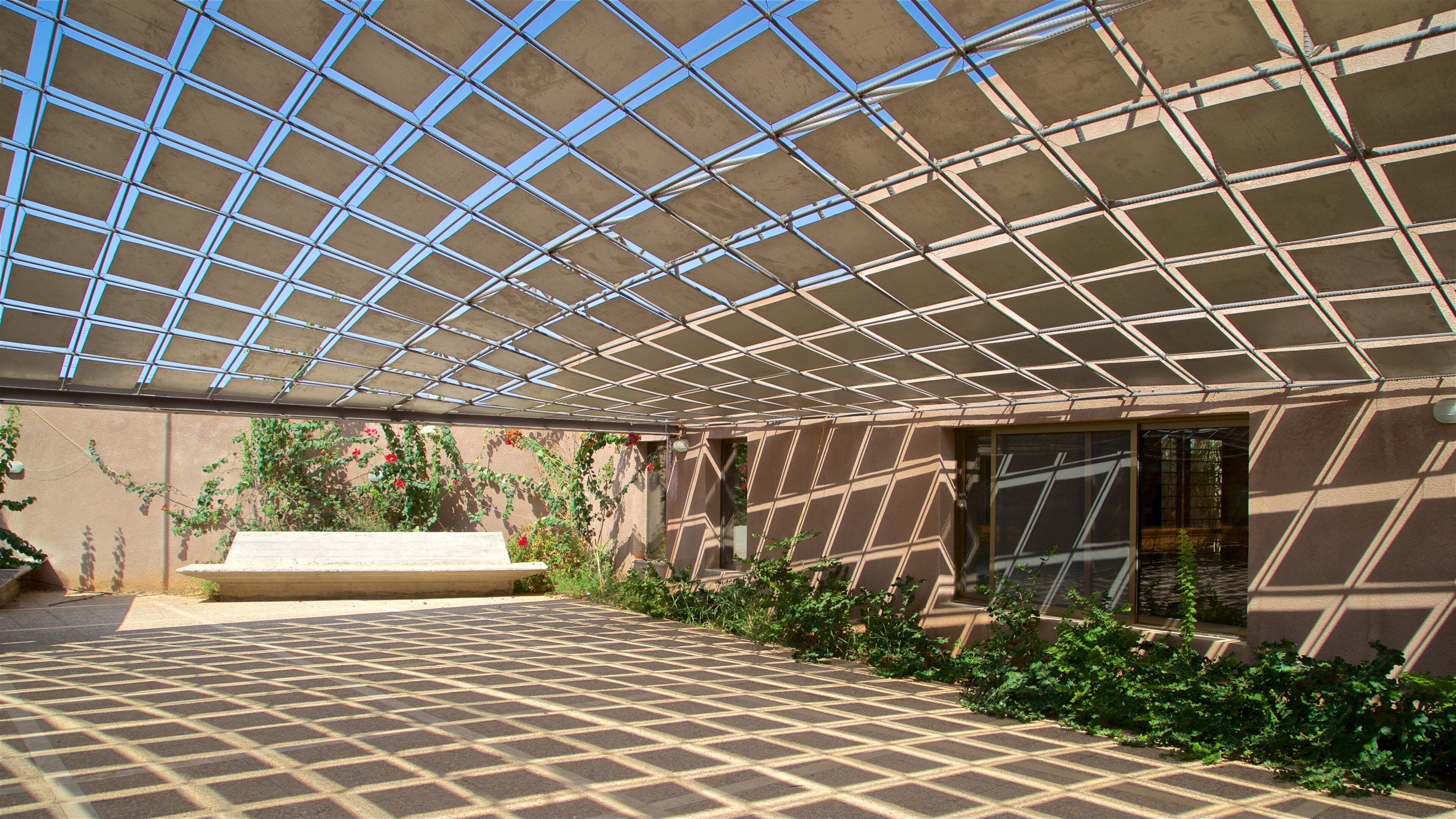 Mujib Nature Reserve showing interior views and modern architecture