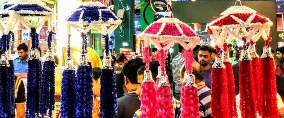 Festive season is definitely everyones favorite.!! And in India what better time to experience lights, fun and festivities than the Diwali time. Many days before the festival, markets are brightly lit and decorated as shoppers go out with families to buy gifts, lights, lamps, lanterns, diyas , confectionery, clothes and the list goes on. 
#festivitiesarehere #Diwalitime #Diwalimarket #Lightsallaround #lifeatexpedia