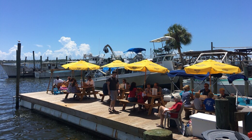 Great fish and chips eatery. Right on the water.