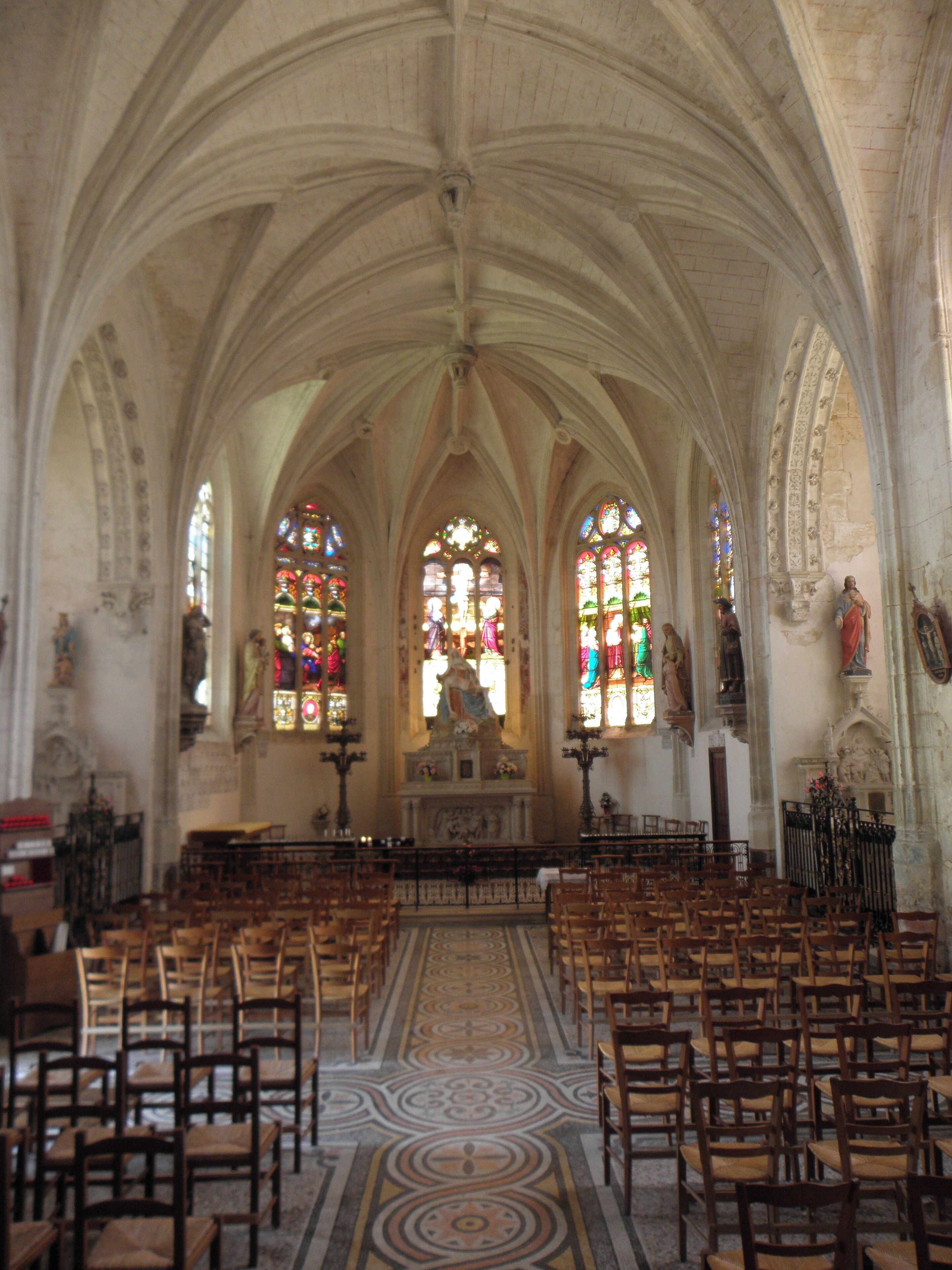 Chapelle Notre-Dame-de-Pitié de Longny-au-Perche (61). Intérieur.