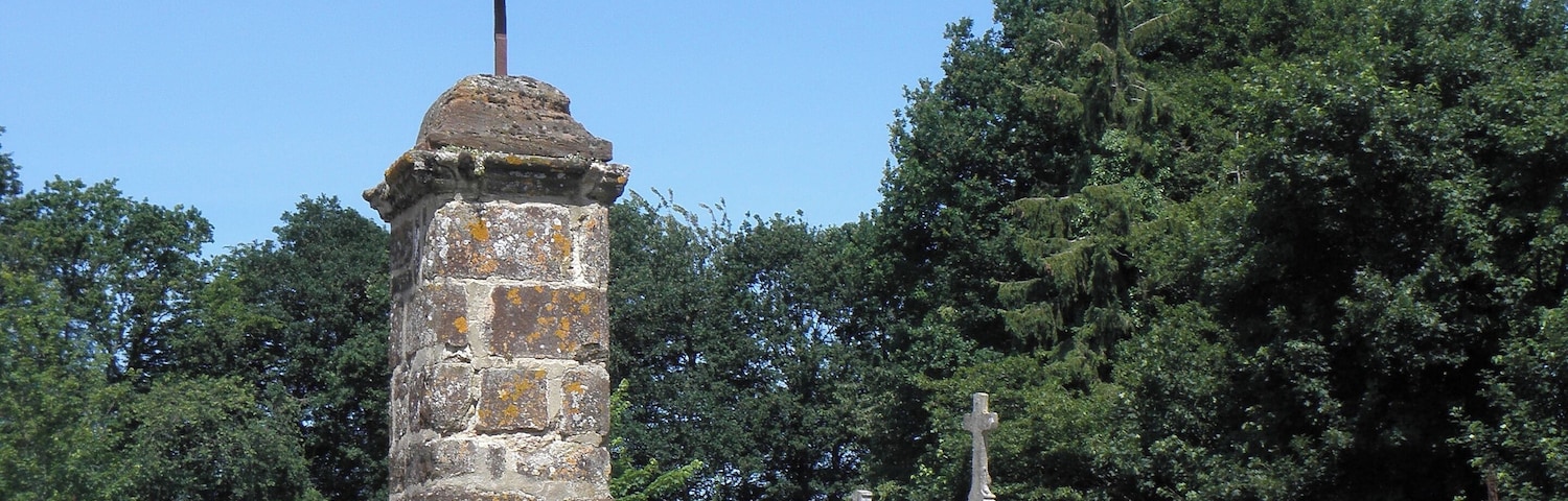 Croix de cimetière de Longny-au-Perche (61).