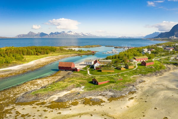 Luftaufnahme von Kjerringøy in Norwegen