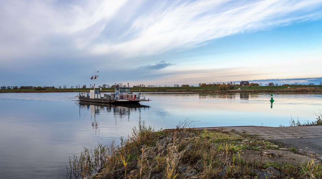 The Elbe ferry Pevestorf-Lenzen connects the federal states of Brandenburg and Lower Saxony