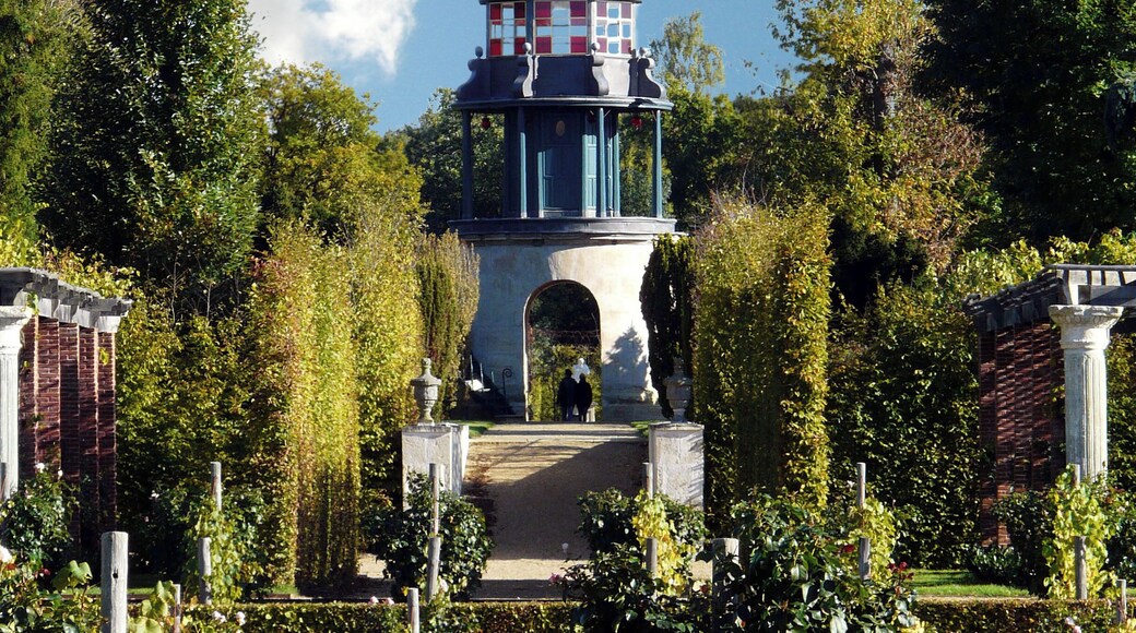 This building is indexed in the Base Mérimée, a database of architectural heritage maintained by the French Ministry of Culture, under the reference PA00099497 .