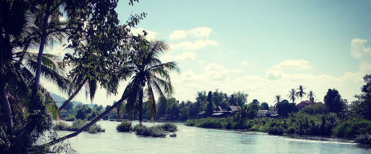 Don Khon, 4000 Islands, Laos
Great place to relax in the 4000 islands in laos, the laid back island of Don Khon. Connected via a bridge to Don Det and has a very chilled vibe. #packsandaplan
Check out our plan of the 4000 islands http://packsandaplan.com/?p=411
Check out our other adventures and useful information http://packsandaplan.com/
