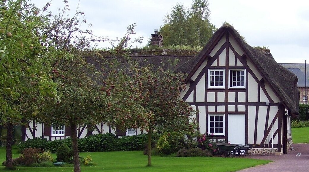 Thatched cottage in Le Theil in Valailles (Eure, Haute-Normandie) in France.