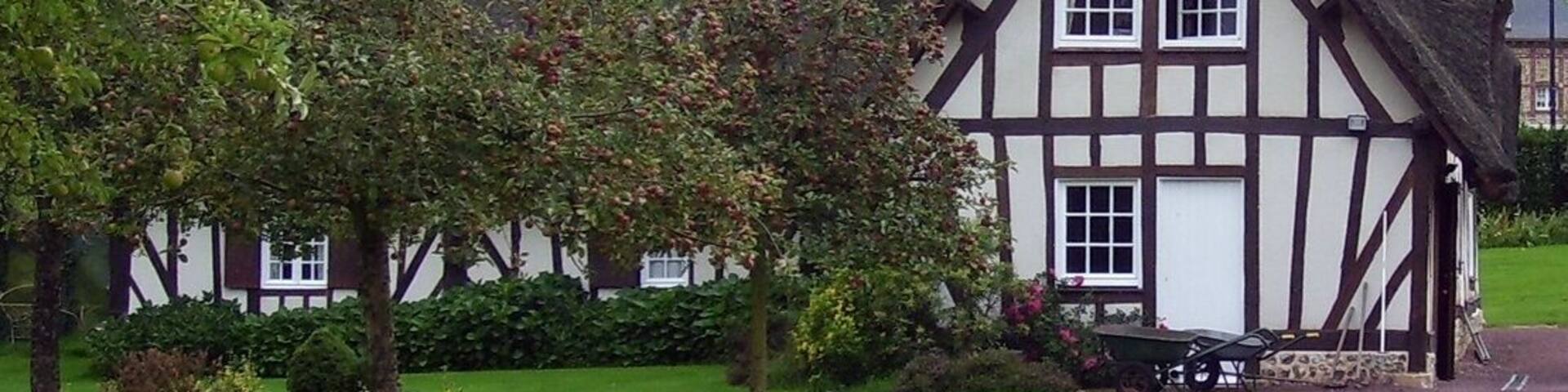 Thatched cottage in Le Theil in Valailles (Eure, Haute-Normandie) in France.
