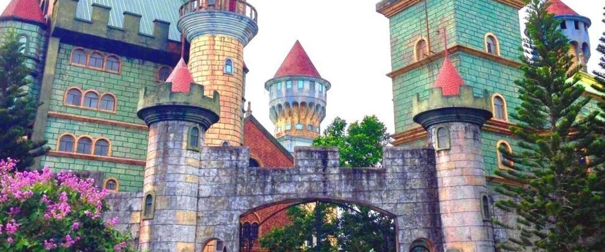 This abandoned amusement park in the Philippines was built to rival Disneyland, it was once owned by a businessman who was forced to leave it unfinished due to financial problem. Abandoned theme park was supposed to be the Disney World of the Philippines.
#Abandoned#FantasyWorldphilippines