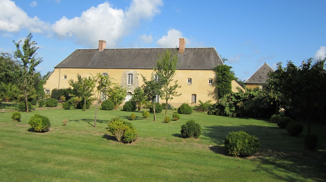This building is indexed in the Base Mérimée, a database of architectural heritage maintained by the French Ministry of Culture, under the reference PA50000074 .