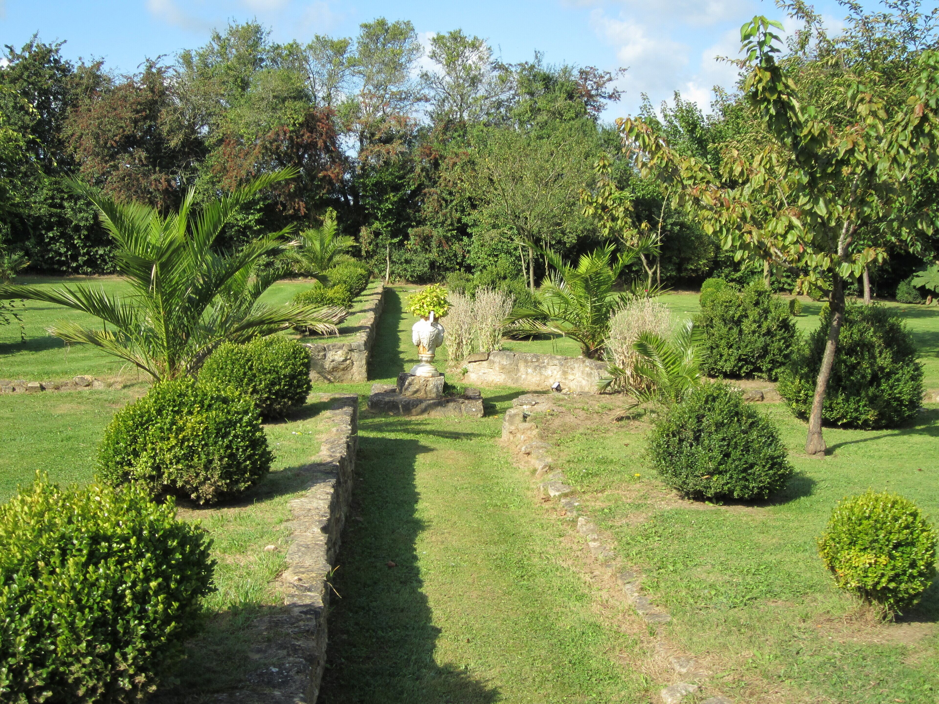 This building is indexed in the Base Mérimée, a database of architectural heritage maintained by the French Ministry of Culture, under the reference PA50000074 .