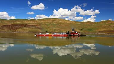 Barge on the snake River just before going through the locks at Little Goose Damb